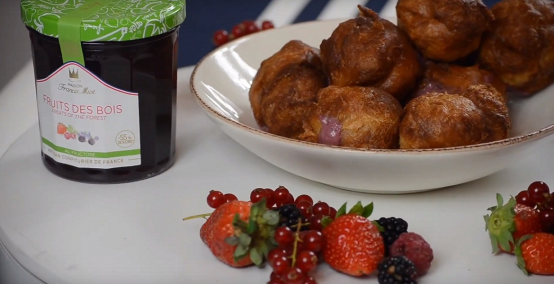 Choux fourrés au coulis de fruits rouges